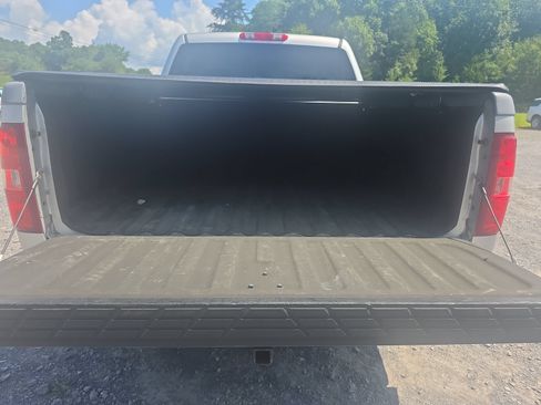 Used 2011 Chevrolet Silverado 1500 2WD Crew Cab Hybrid image 24
