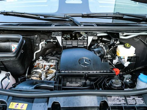 Used 2025 Mercedes-Benz Sprinter 2500 image 30