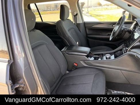 Used 2023 Jeep Grand Cherokee L Laredo image 25