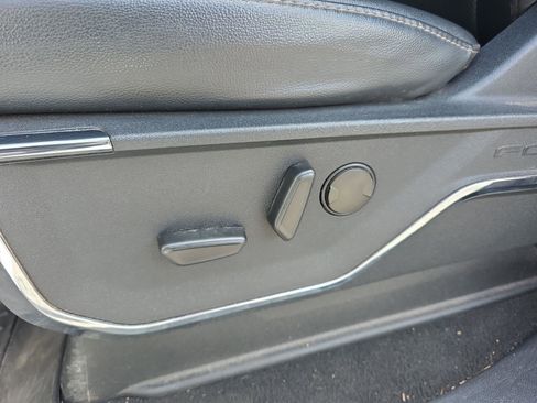 Used 2023 Ford F450 Lariat image 19