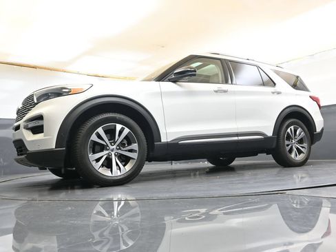 Used 2020 Ford Explorer Platinum w/ Premium Technology Package AWD/4WD image 31