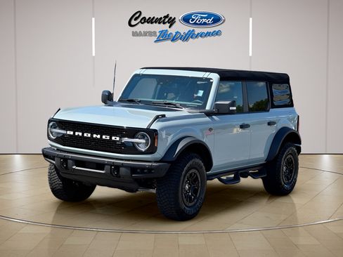 Certified 2024 Ford Bronco Wildtrak AWD/4WD image 2