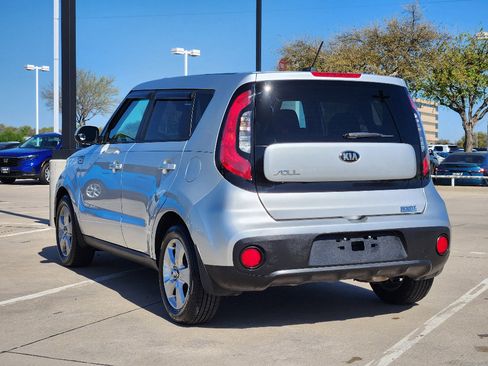 Used 2017 Kia Soul image 3