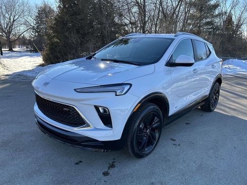 Used 2025 Buick Encore GX Sport Touring w/ Comfort Package image 2