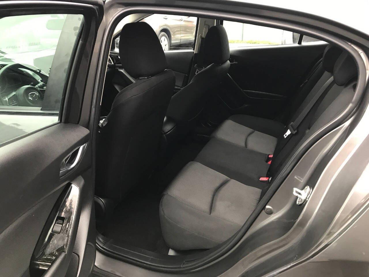 Used 2017 MAZDA MAZDA3 Sport FWD image 10