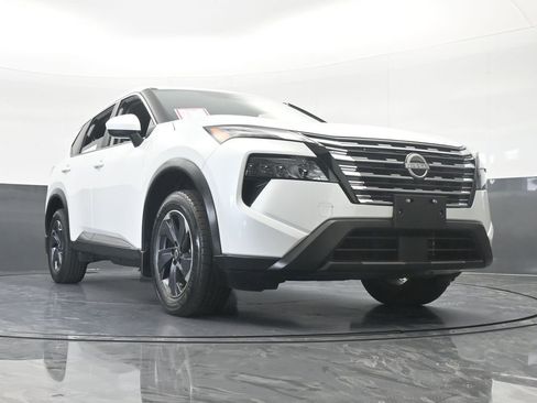 Used 2024 Nissan Rogue SV image 63