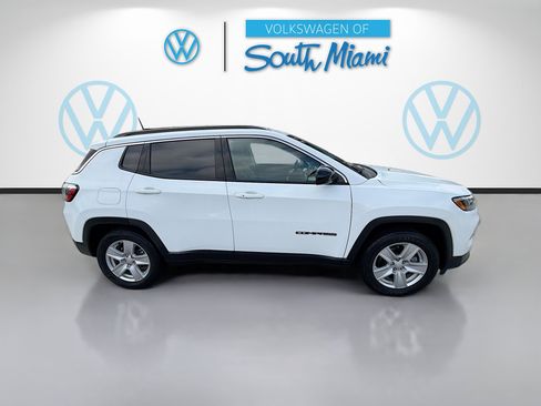 Used 2022 Jeep Compass Latitude w/ Sun and Sound Group FWD image 8