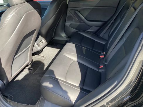 Used 2018 Tesla Model 3 Mid Range image 9