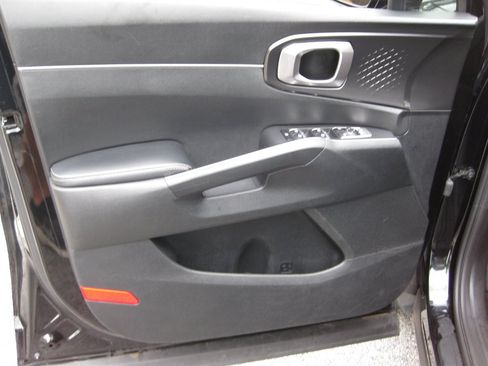Used 2021 Kia Sorento LX FWD image 10