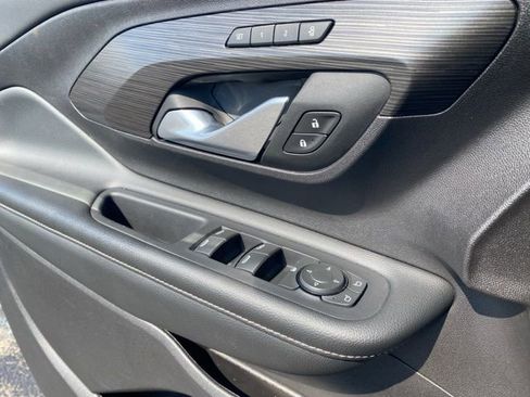 Used 2024 GMC Terrain SLT image 23