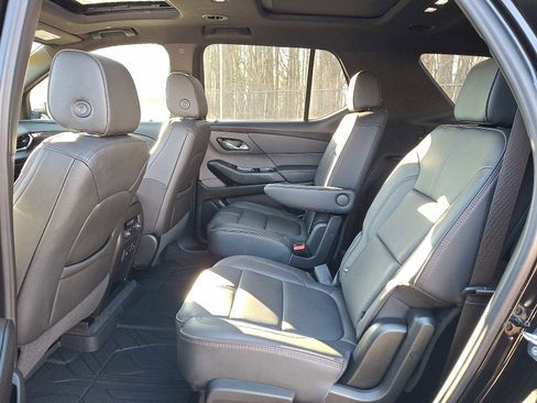 Used 2023 Chevrolet Traverse RS image 11