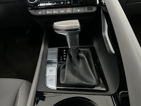 Used 2025 Hyundai Elantra SEL image 23