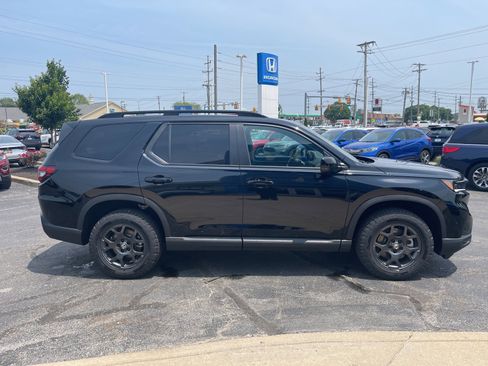 New 2025 Honda Pilot TrailSport image 5