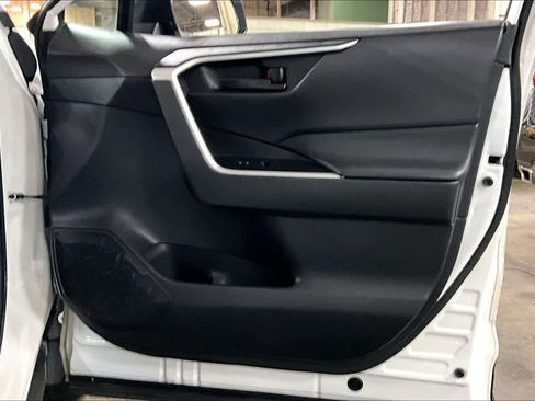 Used 2021 Toyota RAV4 LE image 23