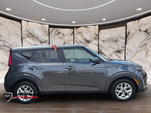 Used 2023 Kia Soul LX w/ Option Group 015 FWD image 5