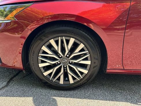 Certified 2025 Nissan Altima 2.5 SV FWD image 13