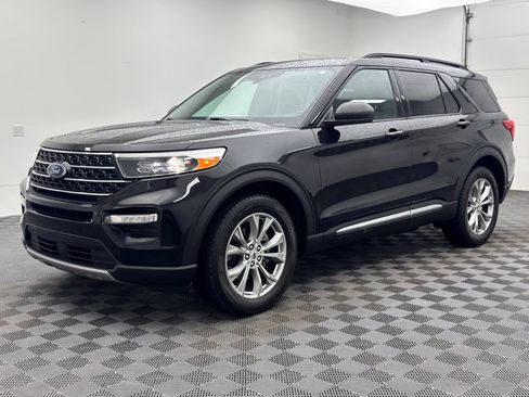 Used 2020 Ford Explorer XLT w/ Equipment Group 202A AWD/4WD image 2
