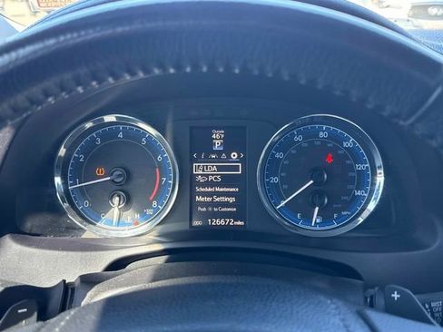 Used 2017 Toyota Corolla SE FWD image 32