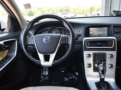 Used 2018 Volvo S60 T5 Dynamic AWD/4WD image 16