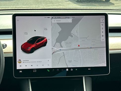 Used 2020 Tesla Model Y Long Range image 15