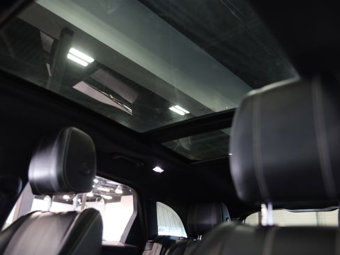Used 2019 Land Rover Range Rover Velar R-Dynamic SE AWD/4WD image 31