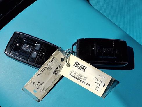 Used 2025 Rolls-Royce Cullinan Black Badge image 21