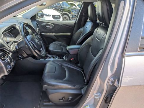 Certified 2019 Jeep Cherokee Limited AWD/4WD image 9