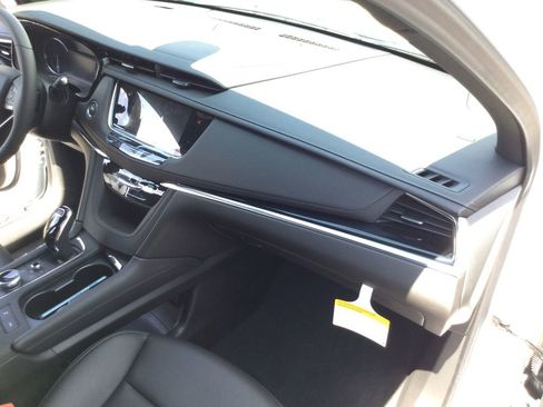 New 2025 Cadillac XT6 Luxury image 17