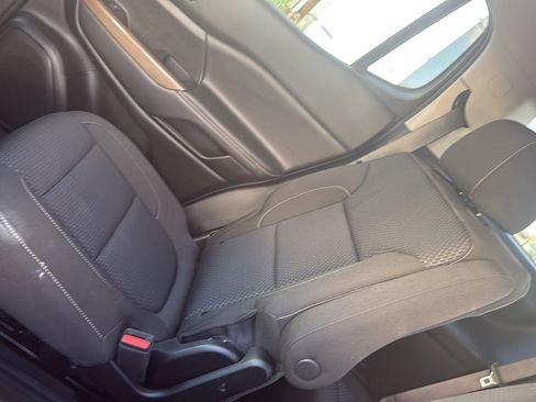 Used 2023 GMC Acadia SLE w/ Driver Convenience Package image 13