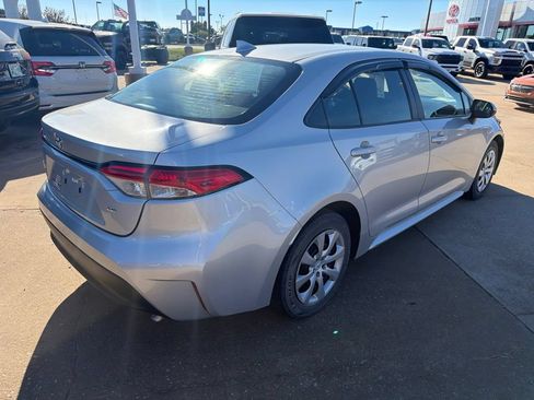 Used 2024 Toyota Corolla LE FWD image 4