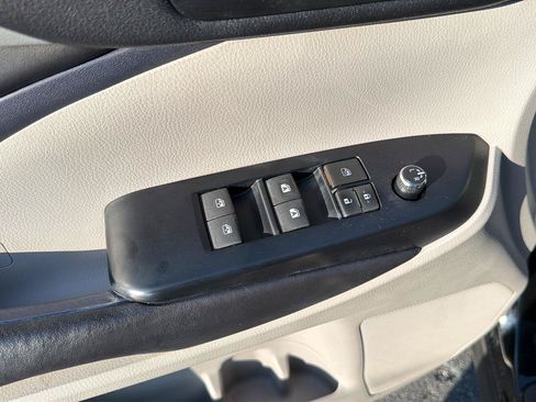 Used 2017 Toyota Highlander XLE FWD image 34