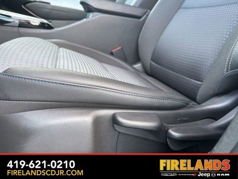 Used 2025 Chevrolet Trax LT w/ LT Convenience Package image 20