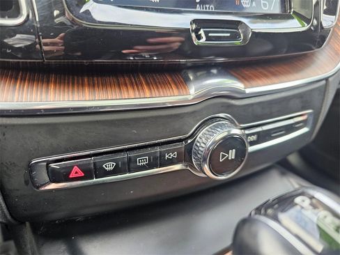 Used 2019 Volvo XC60 T6 Momentum w/ Advanced Package image 33
