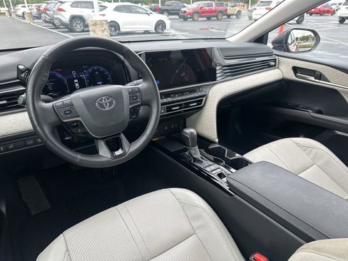 Used 2025 Toyota Camry XLE image 29