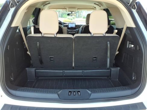 Used 2020 Ford Explorer XLT w/ Equipment Group 202A AWD/4WD image 25