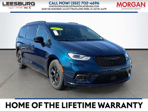 Certified 2024 Chrysler Pacifica Premium image 1