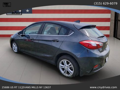 Used 2018 Chevrolet Cruze LT w/ Convenience Package FWD image 6