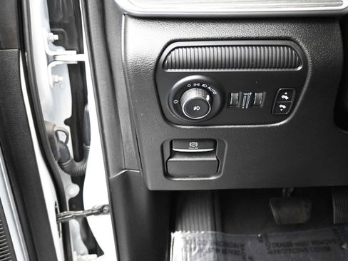 Used 2023 Jeep Wagoneer L Series III w/ Preferred Equipment Group image 11