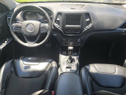 Used 2019 Jeep Cherokee Latitude Plus w/ Cold Weather Group AWD/4WD image 18