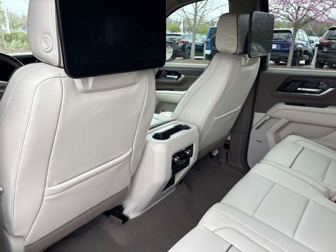Used 2026 GMC Yukon XL Denali w/ Denali Reserve Package image 30