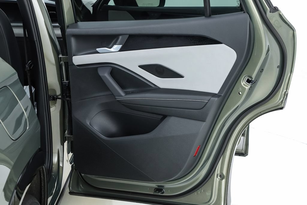 New 2026 Volkswagen Tiguan SE R-Line FWD image 31