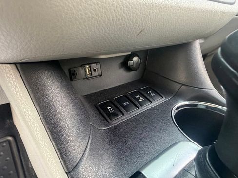 Used 2016 Toyota Highlander XLE AWD/4WD image 25