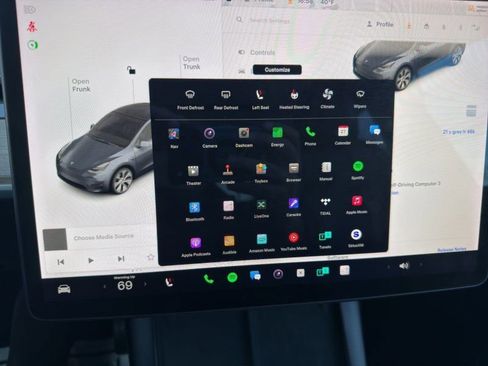 Used 2021 Tesla Model Y Long Range AWD/4WD image 17