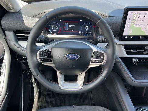 Used 2026 Ford Explorer Active RWD image 14