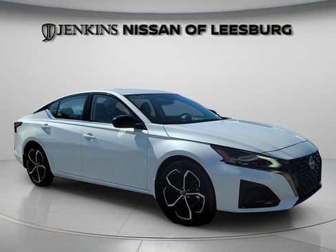 New 2025 Nissan Altima 2.5 SR w/ SR Premium Package image 9