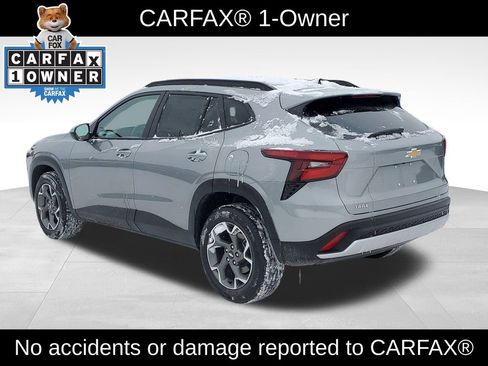 Used 2025 Chevrolet Trax LT w/ LT Convenience Package image 4