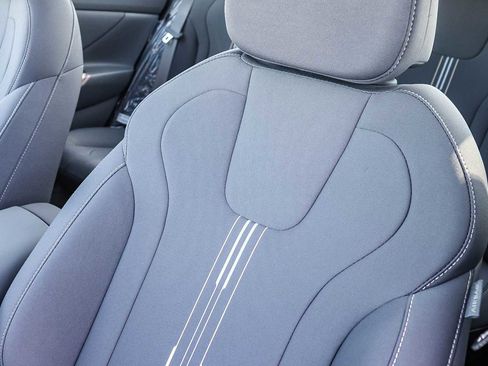 New 2025 Hyundai Elantra SEL image 28