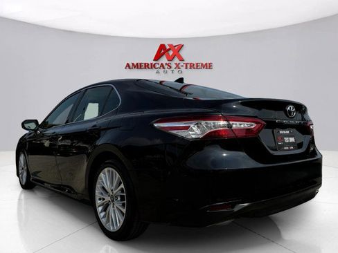 Used 2019 Toyota Camry XLE image 3