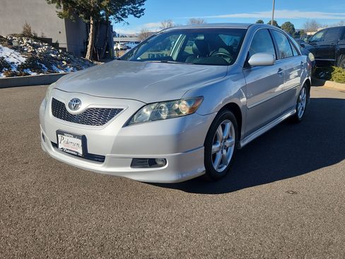 Used 2009 Toyota Camry SE image 2