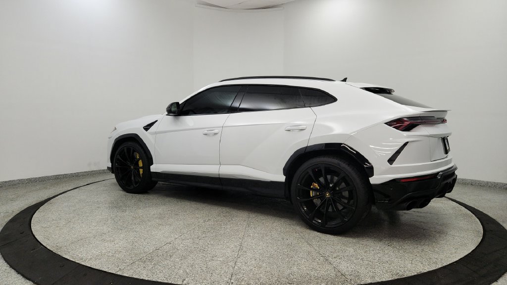 Used 2020 Lamborghini Urus AWD/4WD image 3